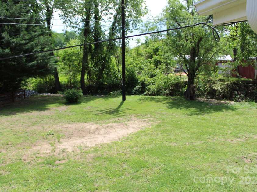 68 Rector Street, Tryon, NC 28782.  MLS# CAR4254704, YatesRealty ID 13907. 