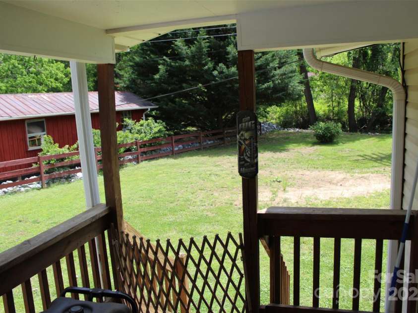 68 Rector Street, Tryon, NC 28782.  MLS# CAR4254704, YatesRealty ID 13907. 