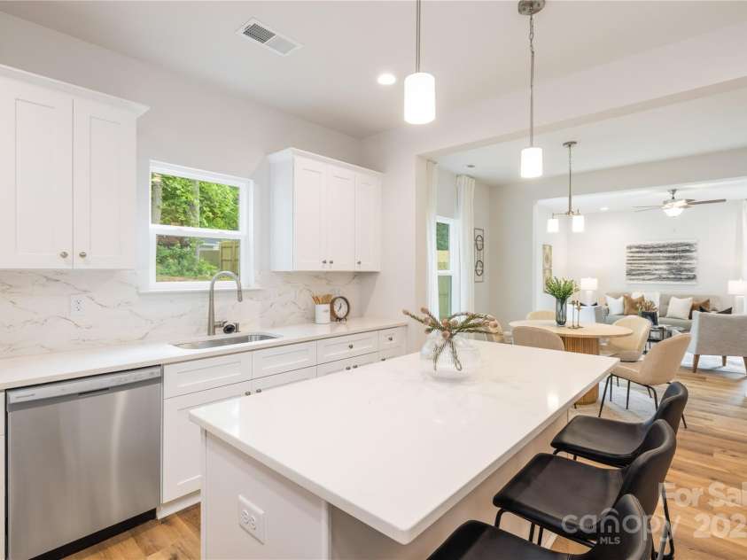 1032 Dooley Drive, Charlotte, NC 28227.  MLS# CAR4244001, YatesRealty ID 13908. 