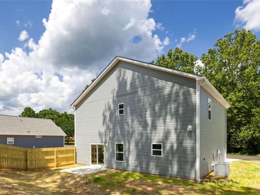 1032 Dooley Drive, Charlotte, NC 28227.  MLS# CAR4244001, YatesRealty ID 13908. 