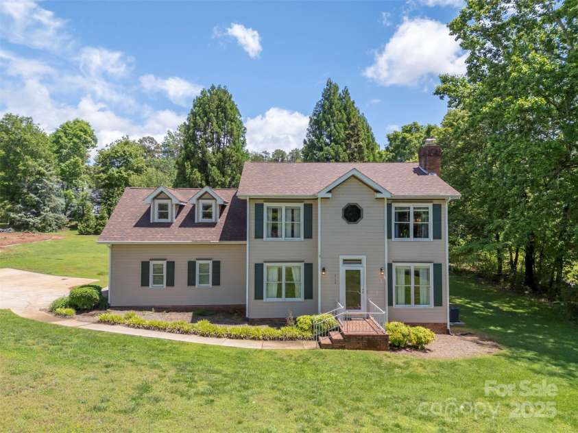 312 Briarwood Drive, Rutherfordton, NC 28139.  MLS# CAR4258791, YatesRealty ID 13909. Primary BR