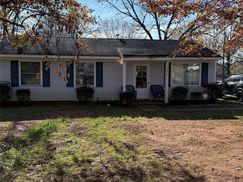 1406 Milan Road, Charlotte, NC 28216.  MLS# CAR4206975, YatesRealty ID 1391. 