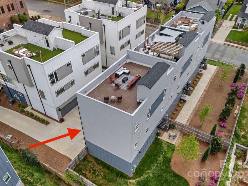 310 Wesley Heights Way, Charlotte, NC 28208.  MLS# CAR4244853, YatesRealty ID 13910. 