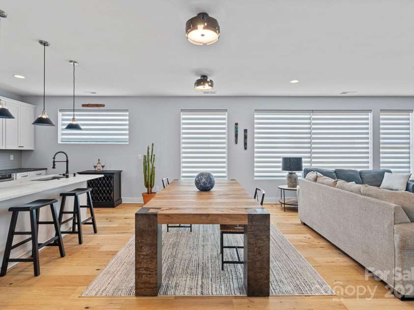 310 Wesley Heights Way, Charlotte, NC 28208.  MLS# CAR4244853, YatesRealty ID 13910. 