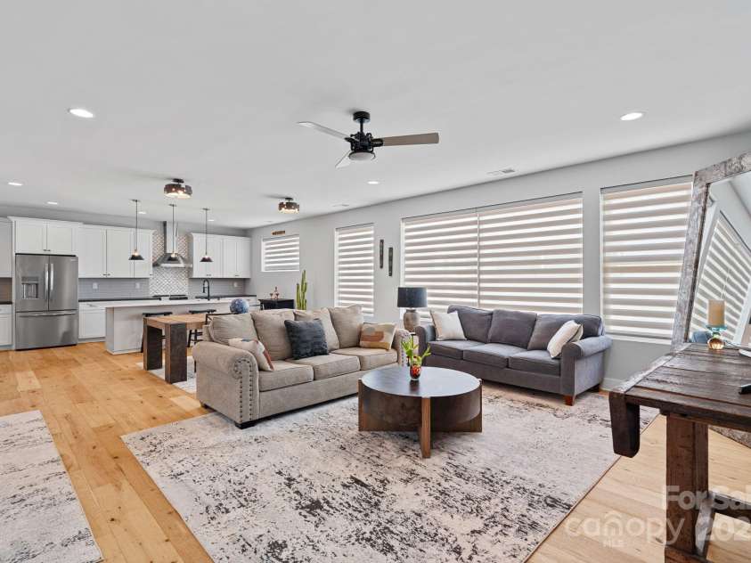 310 Wesley Heights Way, Charlotte, NC 28208.  MLS# CAR4244853, YatesRealty ID 13910. 