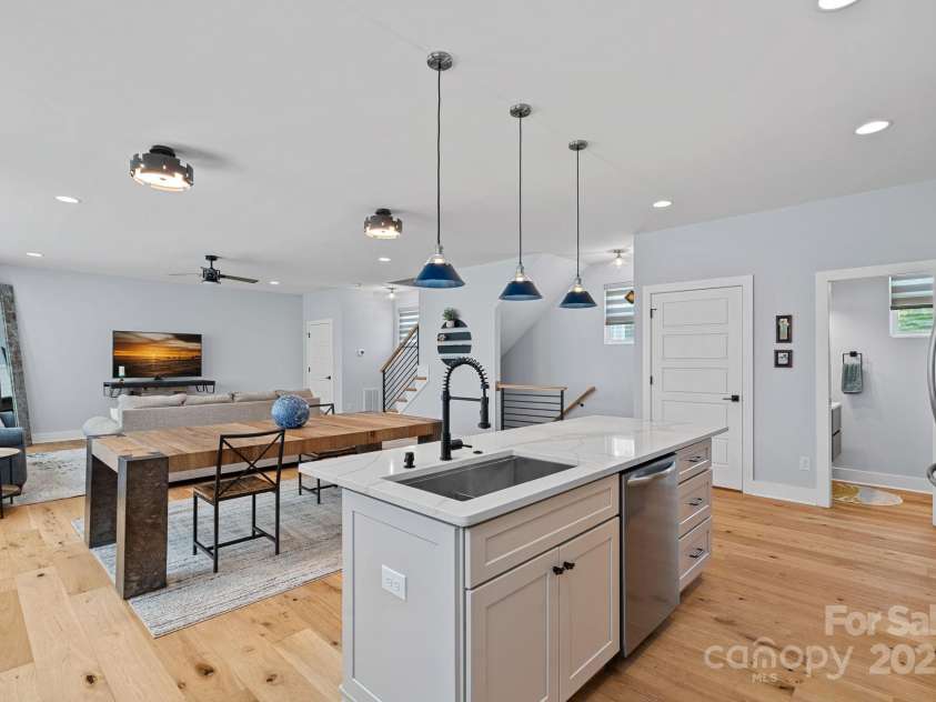 310 Wesley Heights Way, Charlotte, NC 28208.  MLS# CAR4244853, YatesRealty ID 13910. 