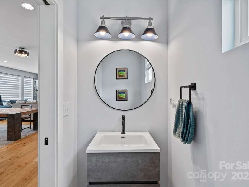 310 Wesley Heights Way, Charlotte, NC 28208.  MLS# CAR4244853, YatesRealty ID 13910. 