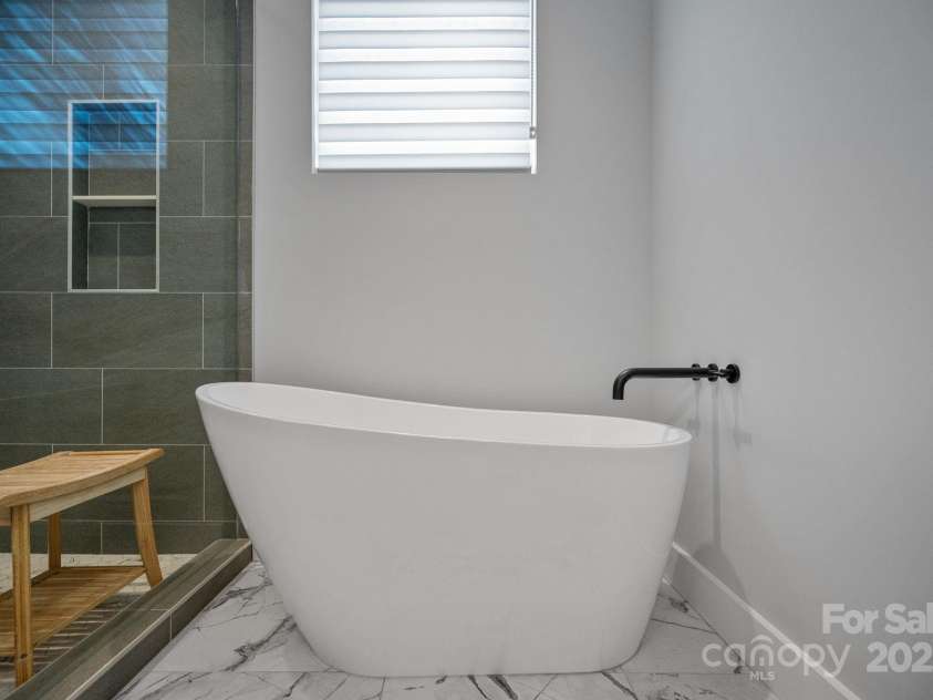 310 Wesley Heights Way, Charlotte, NC 28208.  MLS# CAR4244853, YatesRealty ID 13910. 