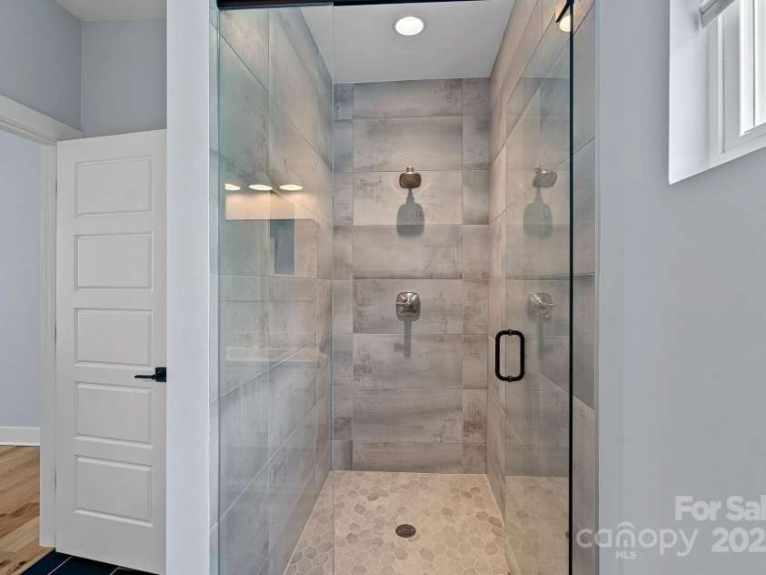 310 Wesley Heights Way, Charlotte, NC 28208.  MLS# CAR4244853, YatesRealty ID 13910. 