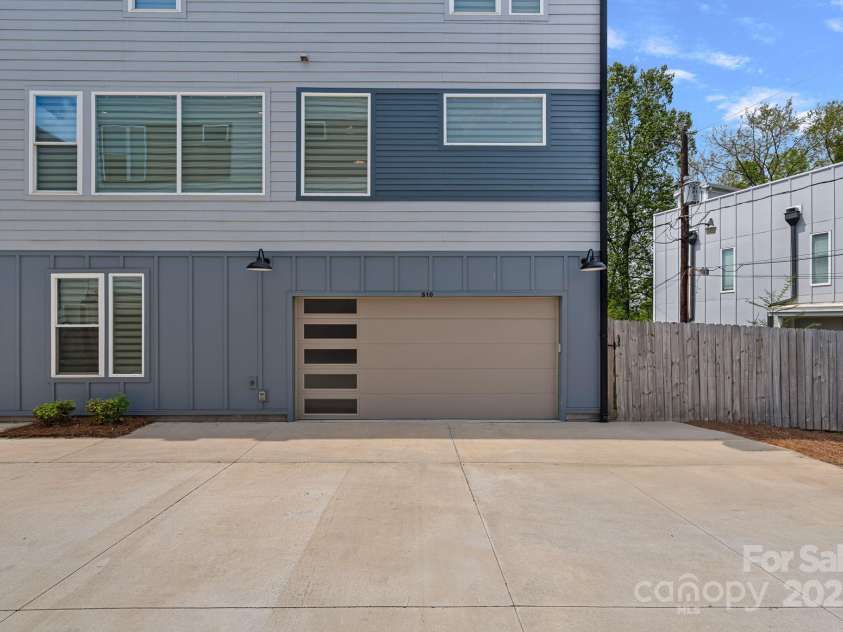 310 Wesley Heights Way, Charlotte, NC 28208.  MLS# CAR4244853, YatesRealty ID 13910. 