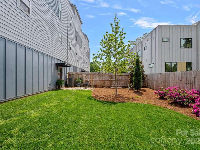 310 Wesley Heights Way, Charlotte, NC 28208.  MLS# CAR4244853, YatesRealty ID 13910. 