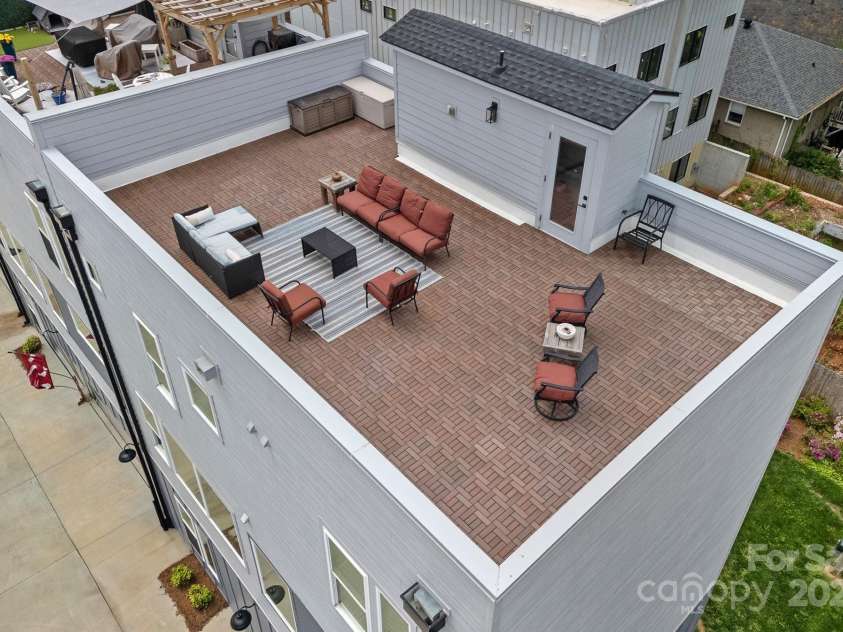 310 Wesley Heights Way, Charlotte, NC 28208.  MLS# CAR4244853, YatesRealty ID 13910. 