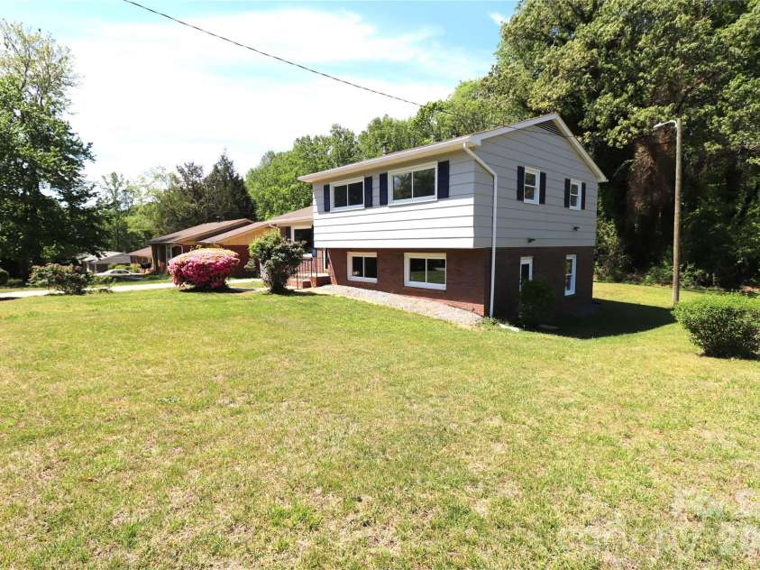 793 Vancouver Lane, Gastonia, NC 28052.  MLS# CAR4369939, YatesRealty ID 13911. 