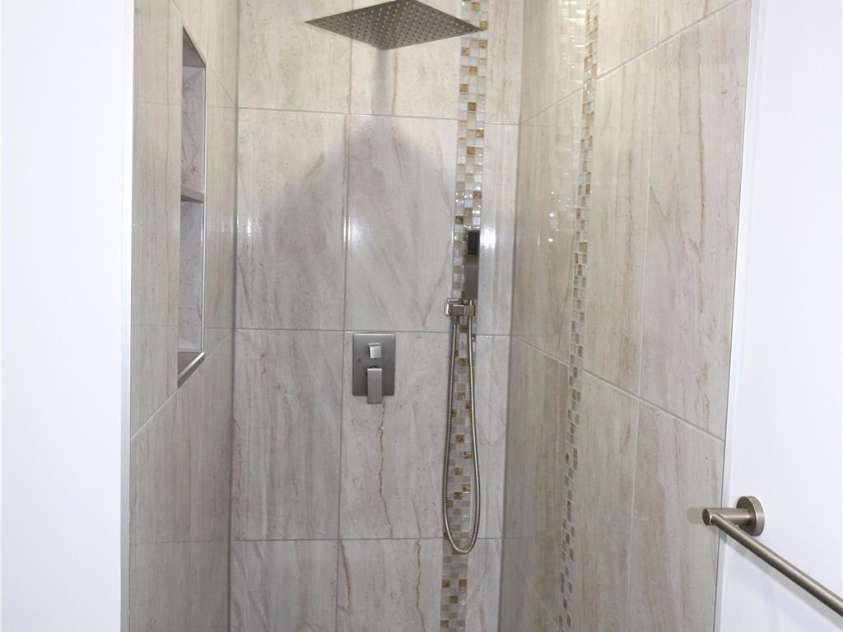 793 Vancouver Lane, Gastonia, NC 28052.  MLS# CAR4369939, YatesRealty ID 13911. Hall Bath Shower
