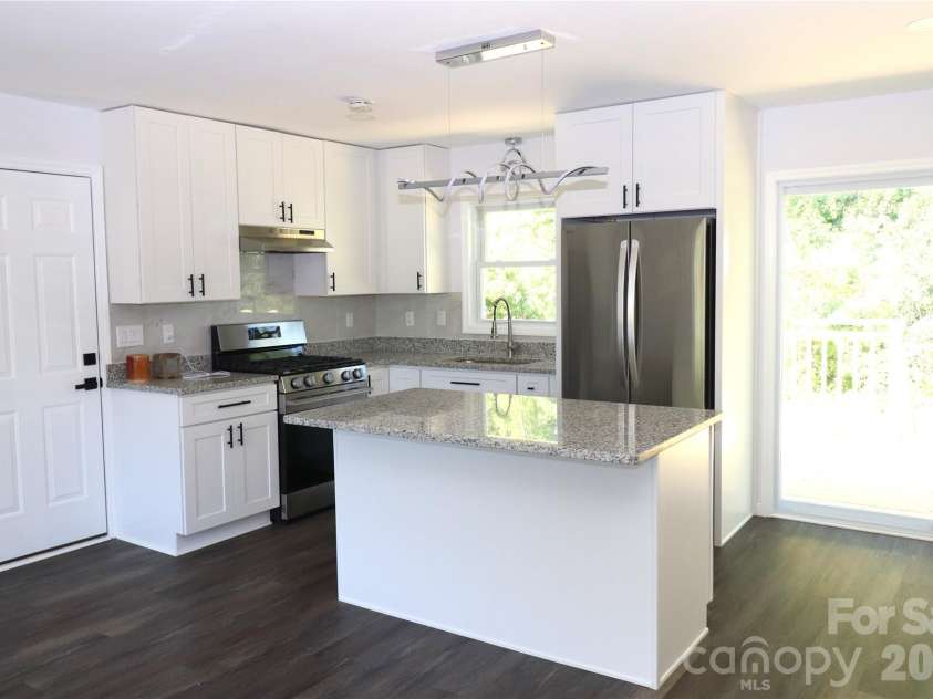 793 Vancouver Lane, Gastonia, NC 28052.  MLS# CAR4369939, YatesRealty ID 13911. Kitchen