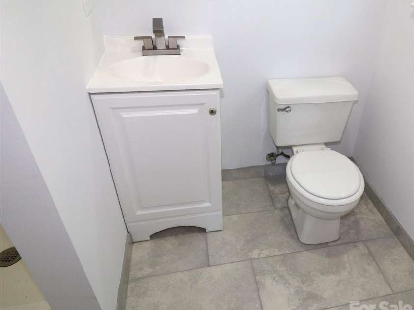 793 Vancouver Lane, Gastonia, NC 28052.  MLS# CAR4369939, YatesRealty ID 13911. Lower Level Bath