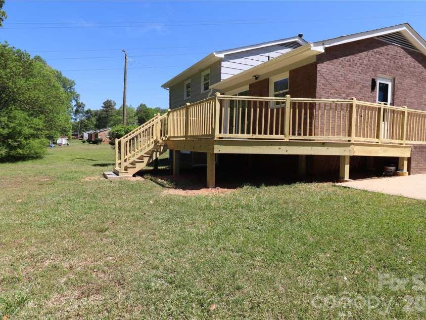 793 Vancouver Lane, Gastonia, NC 28052.  MLS# CAR4369939, YatesRealty ID 13911. Wraparound Deck