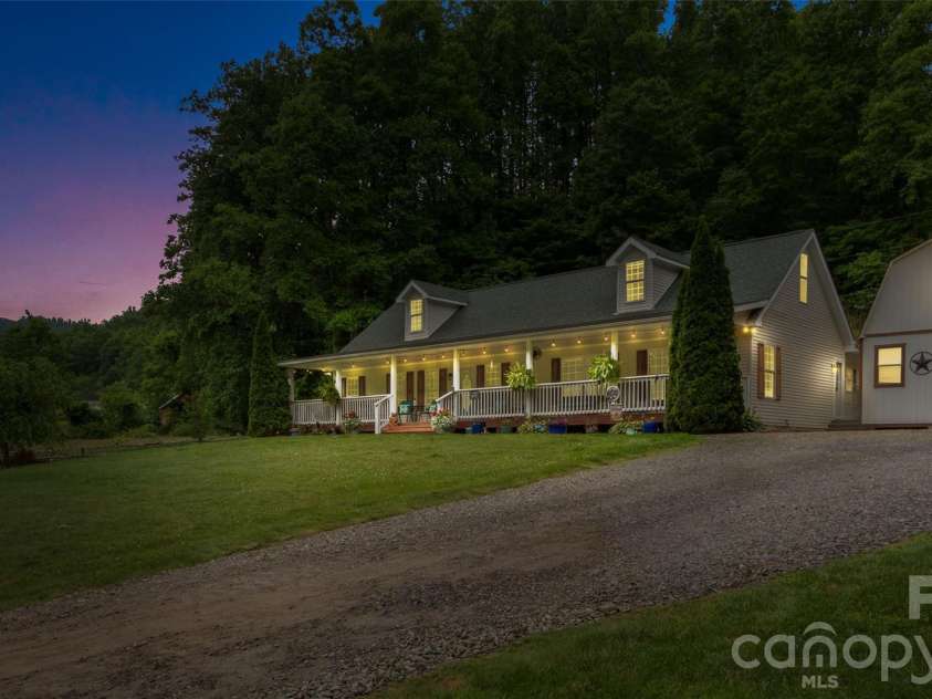 33 Copper Penny Lane, Burnsville, NC 28714.  MLS# CAR4357668, YatesRealty ID 13912. 