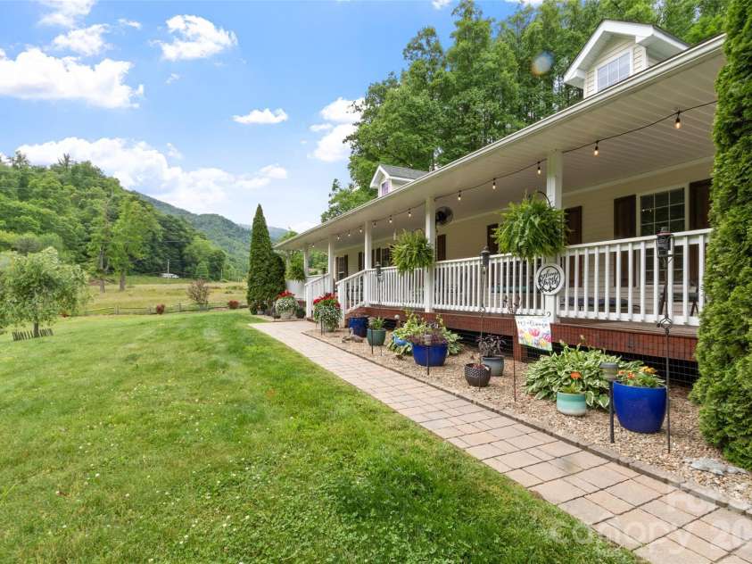 33 Copper Penny Lane, Burnsville, NC 28714.  MLS# CAR4357668, YatesRealty ID 13912. 