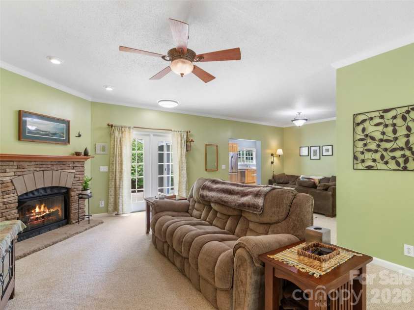 33 Copper Penny Lane, Burnsville, NC 28714.  MLS# CAR4357668, YatesRealty ID 13912. 