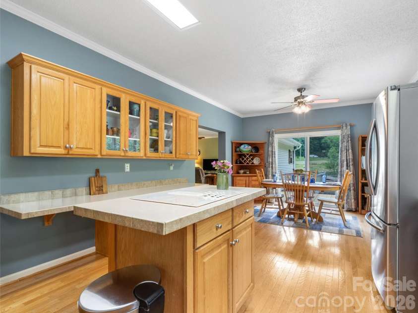33 Copper Penny Lane, Burnsville, NC 28714.  MLS# CAR4357668, YatesRealty ID 13912. 