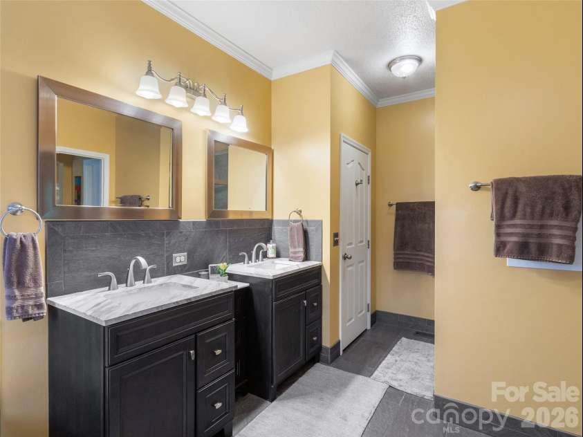 33 Copper Penny Lane, Burnsville, NC 28714.  MLS# CAR4357668, YatesRealty ID 13912. 
