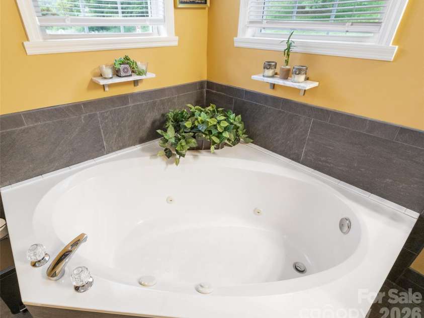 33 Copper Penny Lane, Burnsville, NC 28714.  MLS# CAR4357668, YatesRealty ID 13912. 