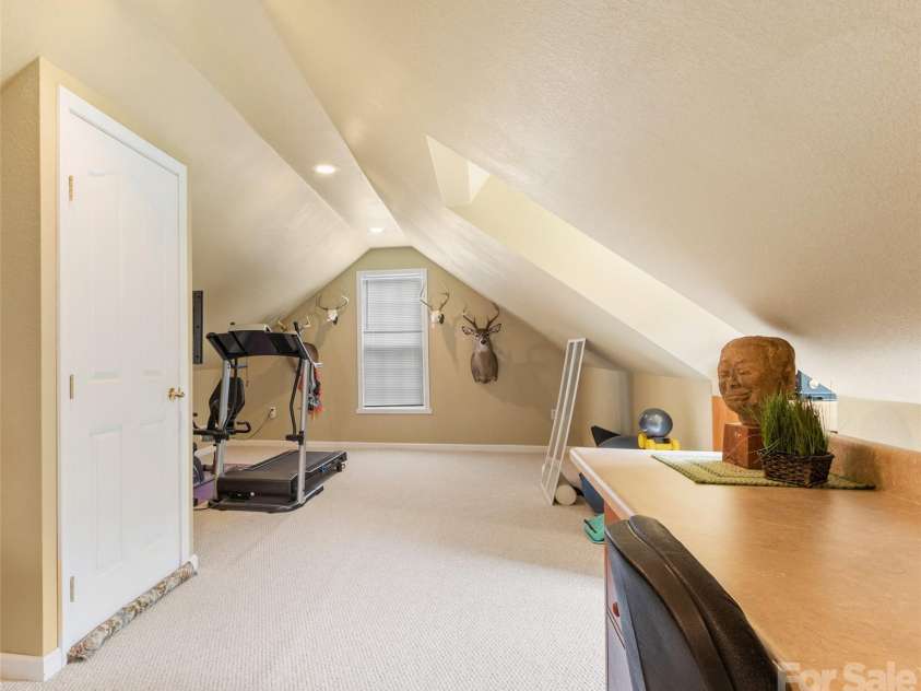 33 Copper Penny Lane, Burnsville, NC 28714.  MLS# CAR4357668, YatesRealty ID 13912. 