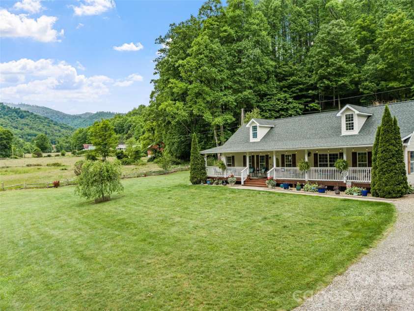 33 Copper Penny Lane, Burnsville, NC 28714.  MLS# CAR4357668, YatesRealty ID 13912. 