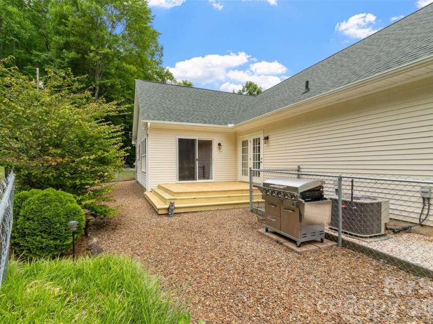 33 Copper Penny Lane, Burnsville, NC 28714.  MLS# CAR4357668, YatesRealty ID 13912. 