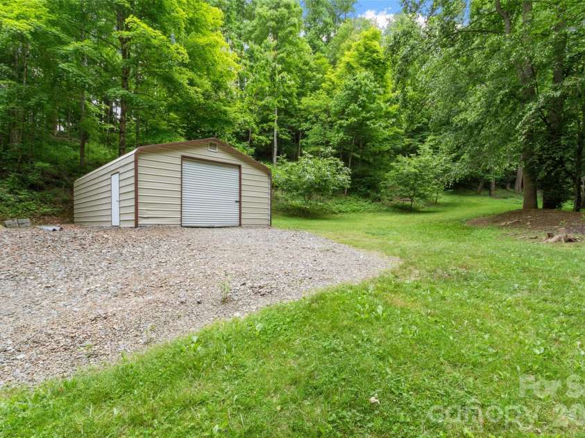 33 Copper Penny Lane, Burnsville, NC 28714.  MLS# CAR4357668, YatesRealty ID 13912. 