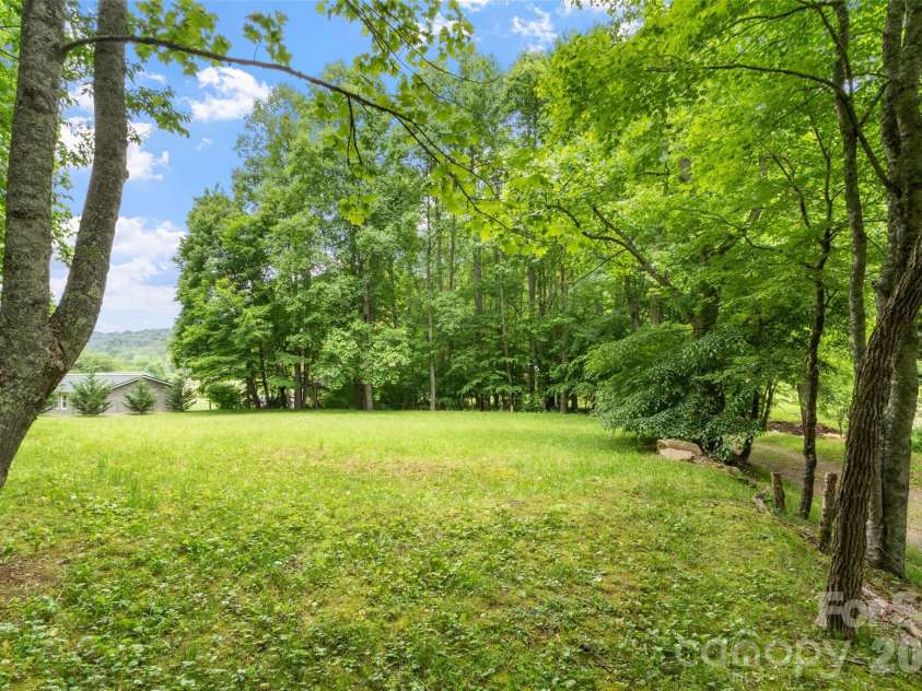 33 Copper Penny Lane, Burnsville, NC 28714.  MLS# CAR4357668, YatesRealty ID 13912. 
