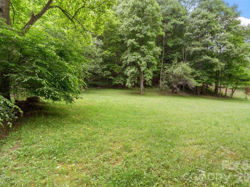 33 Copper Penny Lane, Burnsville, NC 28714.  MLS# CAR4357668, YatesRealty ID 13912. 