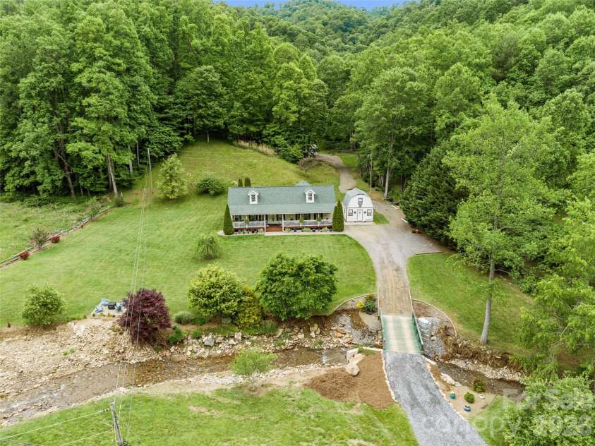 33 Copper Penny Lane, Burnsville, NC 28714.  MLS# CAR4357668, YatesRealty ID 13912. 