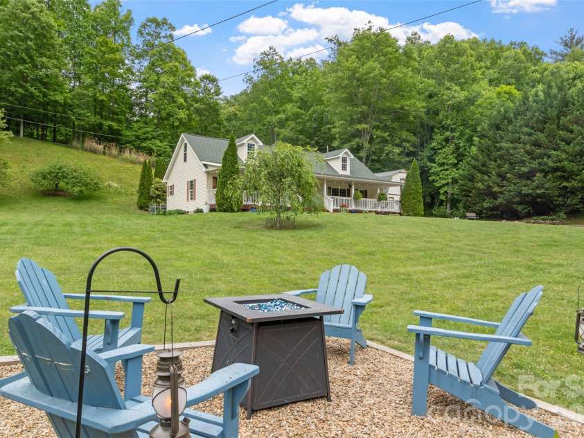 33 Copper Penny Lane, Burnsville, NC 28714.  MLS# CAR4357668, YatesRealty ID 13912. 