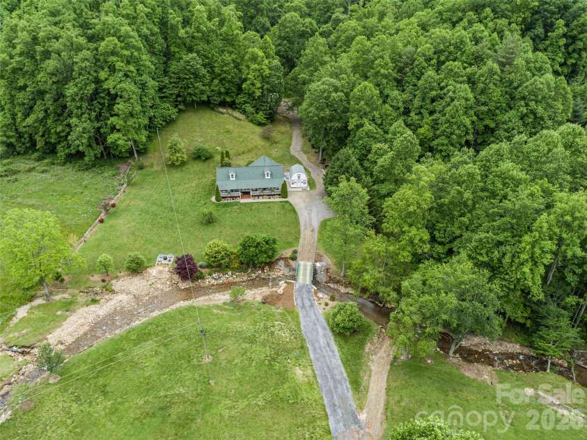 33 Copper Penny Lane, Burnsville, NC 28714.  MLS# CAR4357668, YatesRealty ID 13912. 