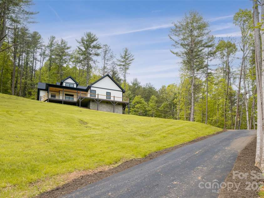 82 Arrowood Road, Weaverville, NC 28787.  MLS# CAR4233390, YatesRealty ID 13912. 
