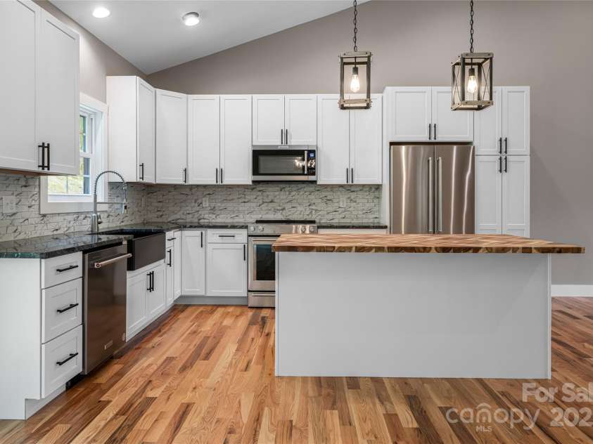 82 Arrowood Road, Weaverville, NC 28787.  MLS# CAR4233390, YatesRealty ID 13912. 