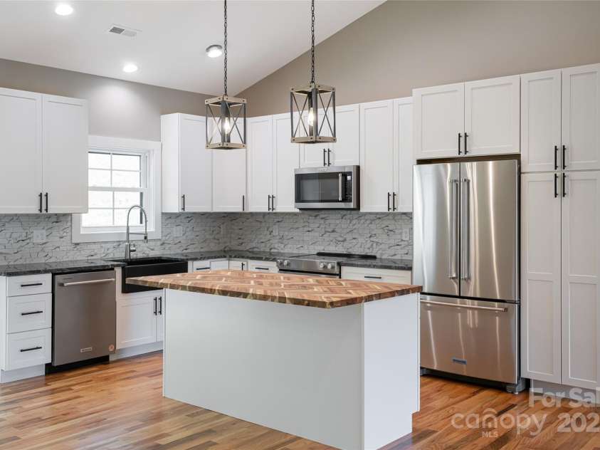 82 Arrowood Road, Weaverville, NC 28787.  MLS# CAR4233390, YatesRealty ID 13912. 