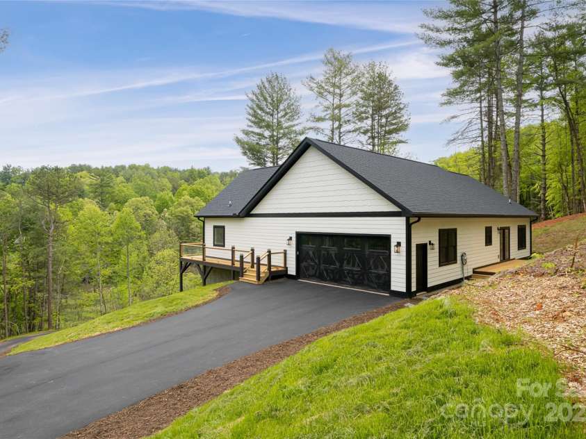 82 Arrowood Road, Weaverville, NC 28787.  MLS# CAR4233390, YatesRealty ID 13912. 