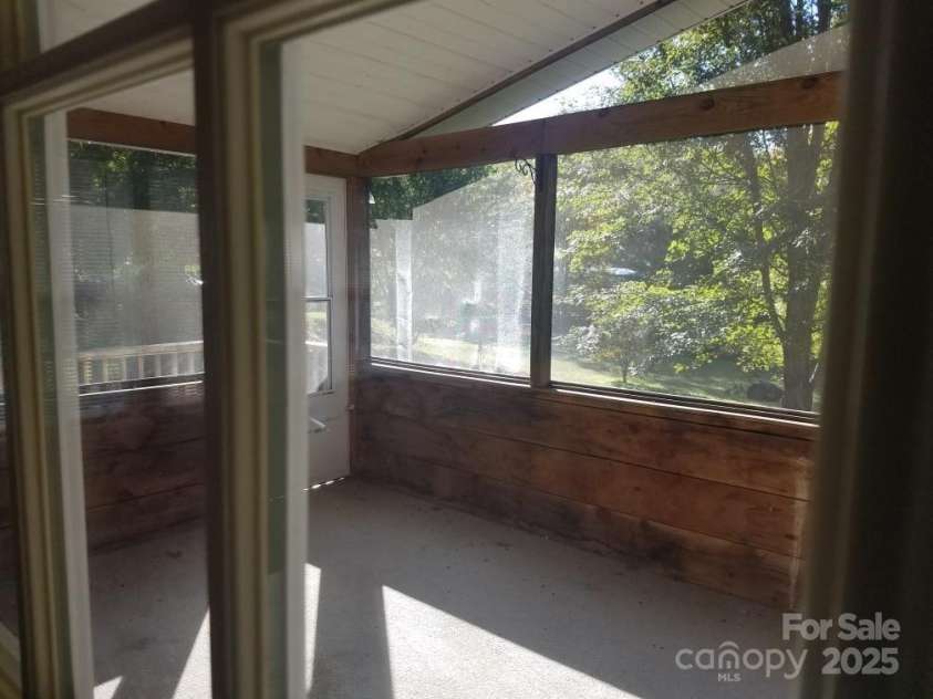 616/620 Pole Miller Extension, Brevard, NC 28712.  MLS# CAR4258327, YatesRealty ID 13913. 