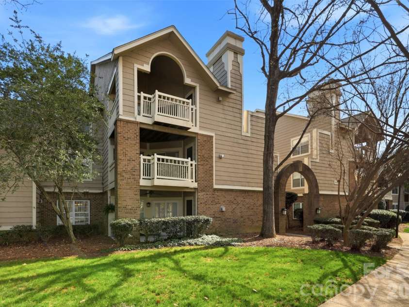 5007 Sharon Road, Charlotte, NC 28210.  MLS# CAR4356929, YatesRealty ID 13914. 