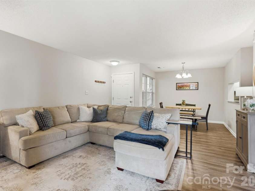 5007 Sharon Road, Charlotte, NC 28210.  MLS# CAR4356929, YatesRealty ID 13914. 