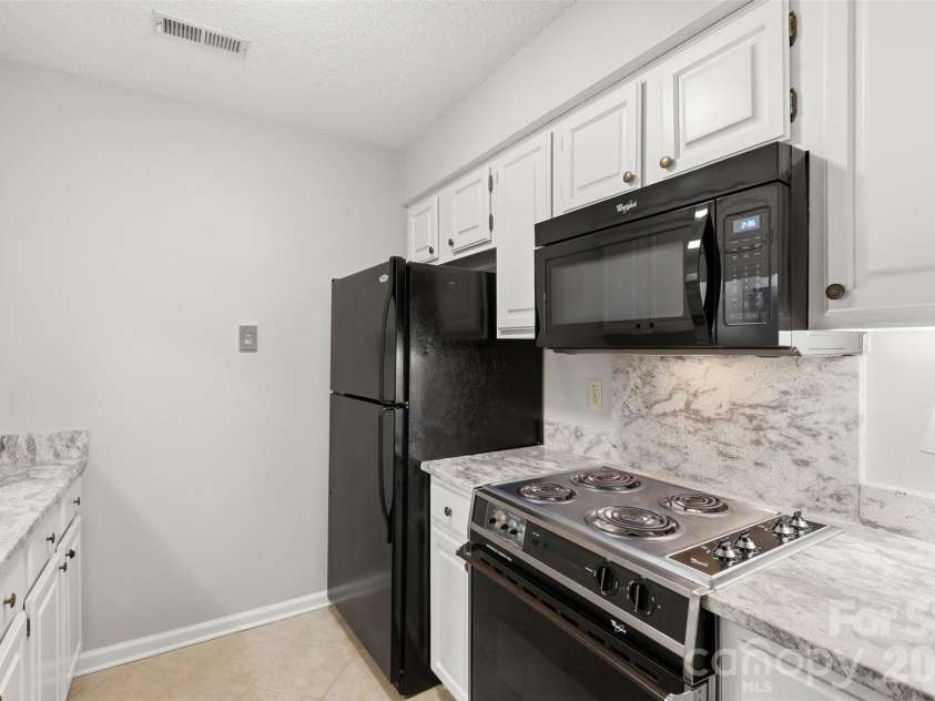 5007 Sharon Road, Charlotte, NC 28210.  MLS# CAR4356929, YatesRealty ID 13914. 