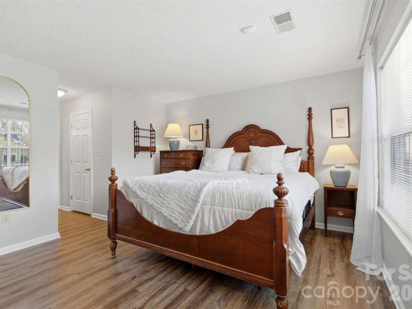 5007 Sharon Road, Charlotte, NC 28210.  MLS# CAR4356929, YatesRealty ID 13914. 