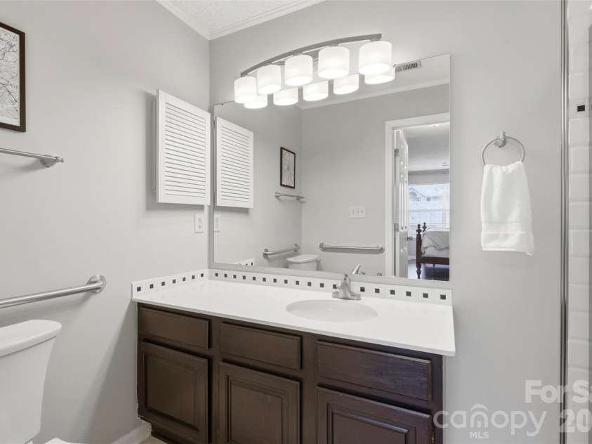 5007 Sharon Road, Charlotte, NC 28210.  MLS# CAR4356929, YatesRealty ID 13914. 
