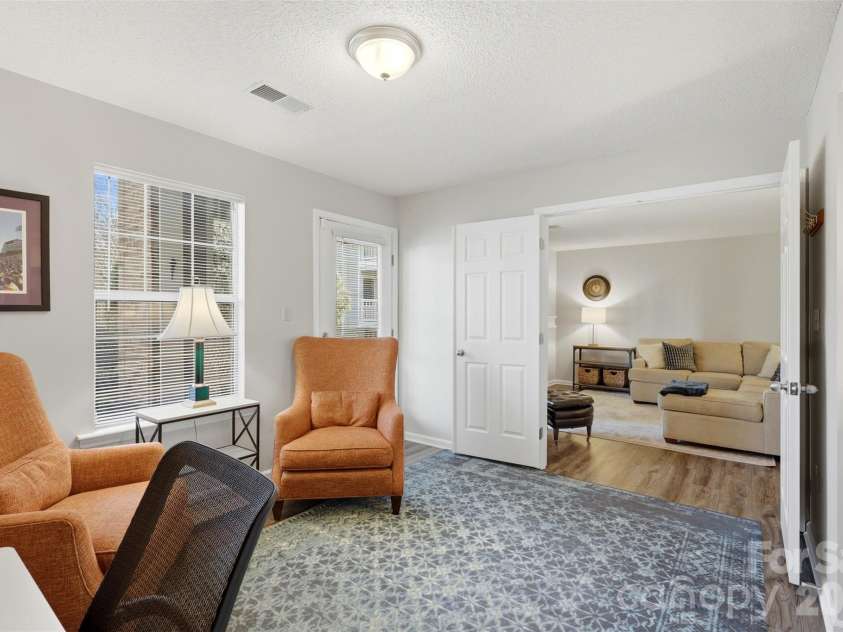 5007 Sharon Road, Charlotte, NC 28210.  MLS# CAR4356929, YatesRealty ID 13914. 