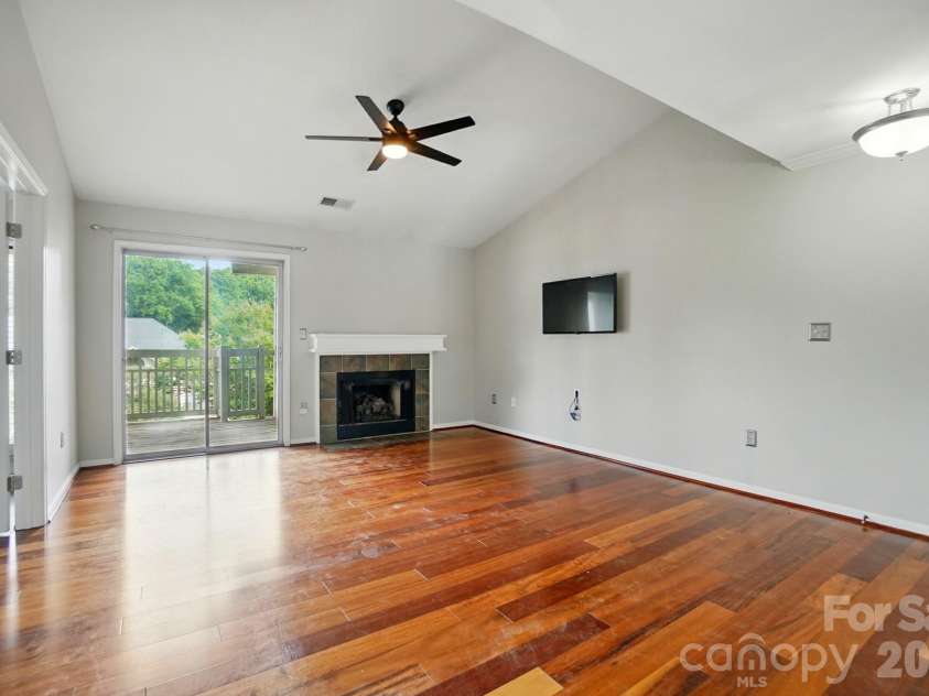 5007 Sharon Road, Charlotte, NC 28210.  MLS# CAR4419870, YatesRealty ID 13914. 