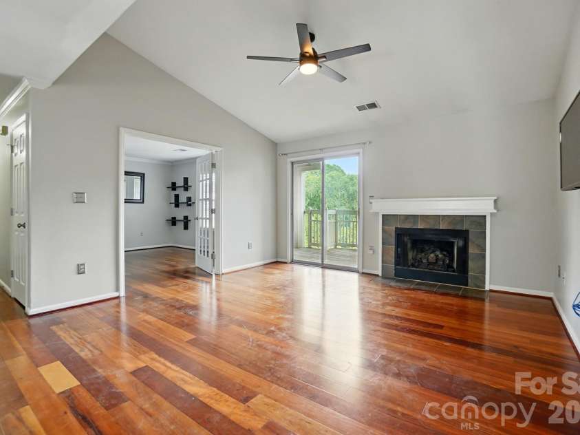 5007 Sharon Road, Charlotte, NC 28210.  MLS# CAR4419870, YatesRealty ID 13914. 