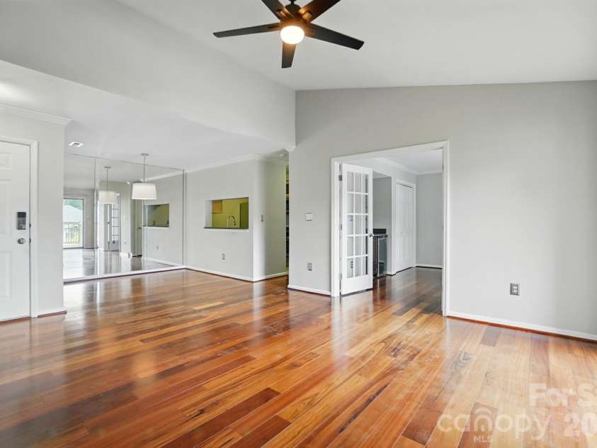 5007 Sharon Road, Charlotte, NC 28210.  MLS# CAR4419870, YatesRealty ID 13914. 